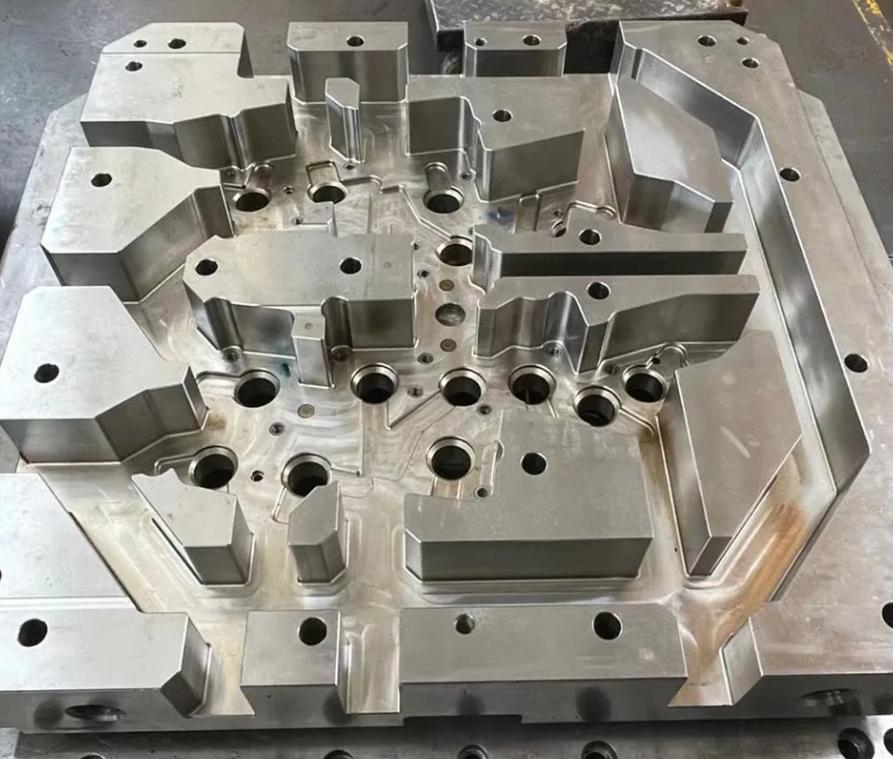 Cơ Khí Khuôn Mẫu Hiệp Thuận Phát